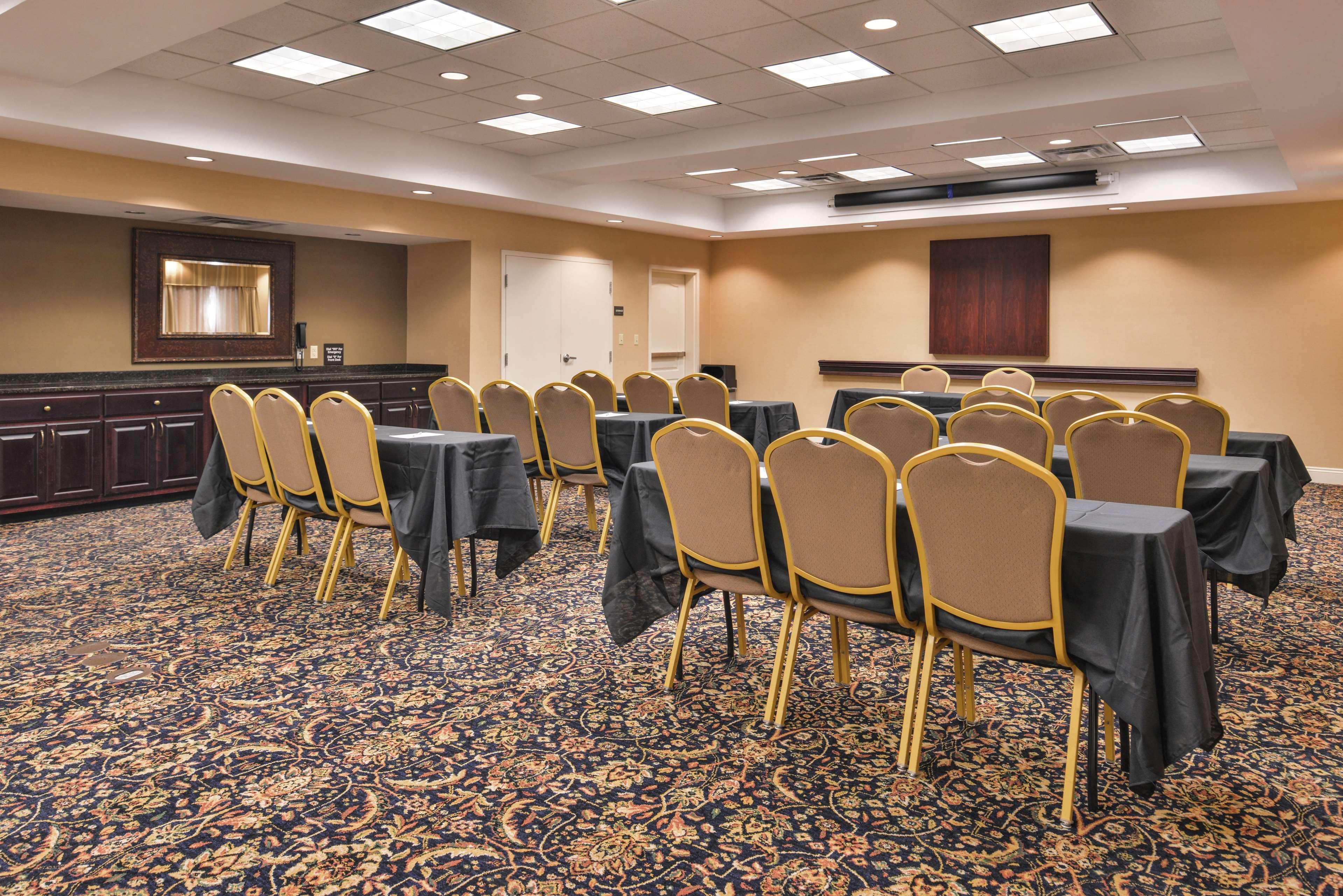 Hampton Inn Jackson-College Avenue Ngoại thất bức ảnh