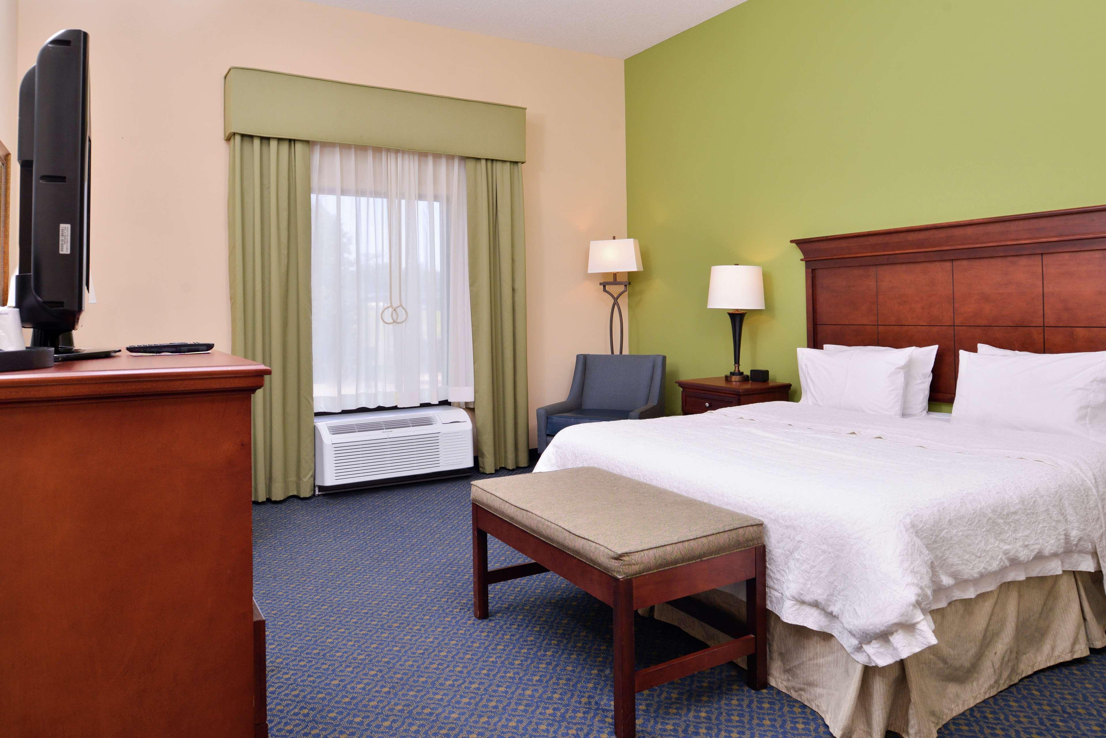 Hampton Inn Jackson-College Avenue Ngoại thất bức ảnh
