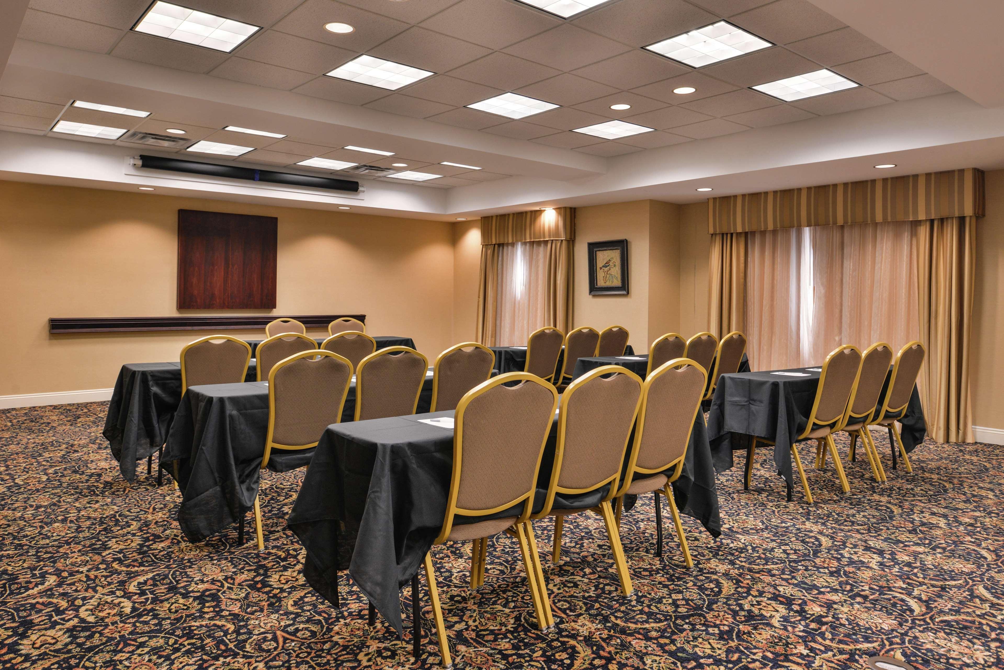 Hampton Inn Jackson-College Avenue Ngoại thất bức ảnh