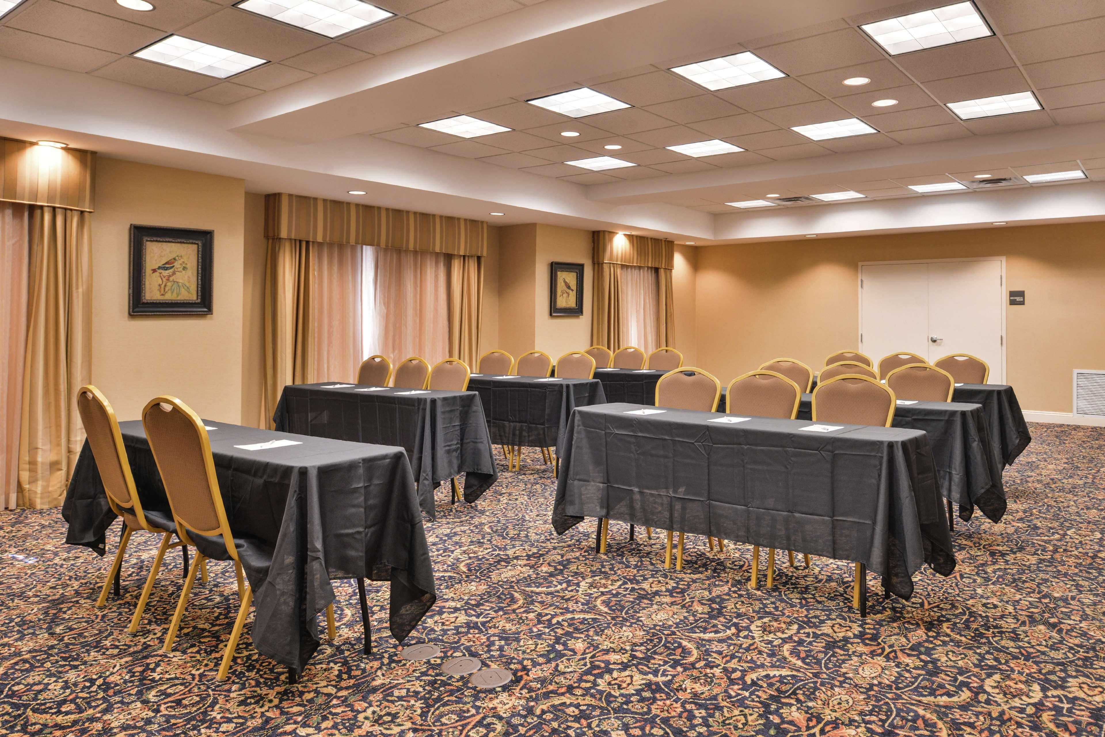 Hampton Inn Jackson-College Avenue Ngoại thất bức ảnh