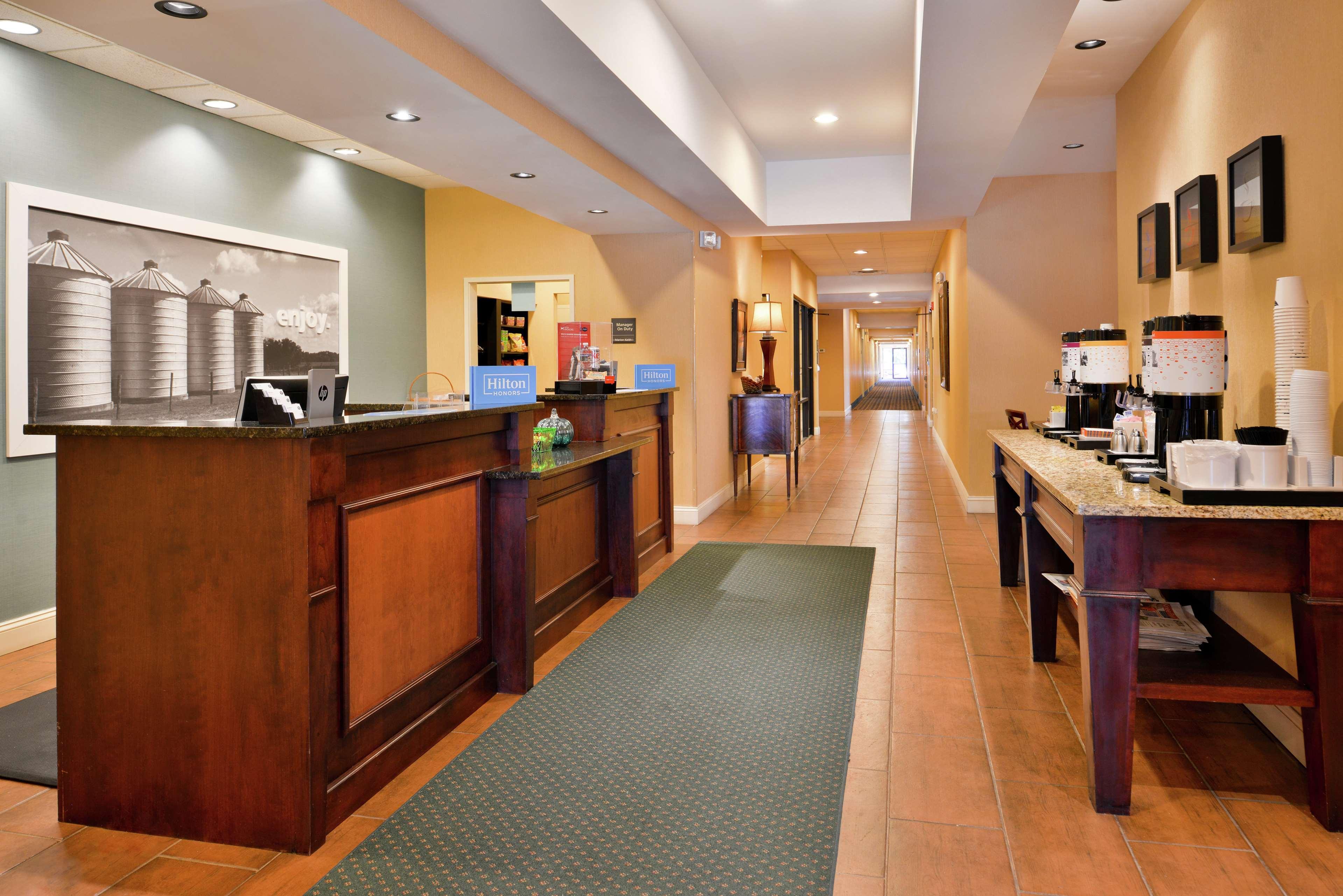 Hampton Inn Jackson-College Avenue Ngoại thất bức ảnh