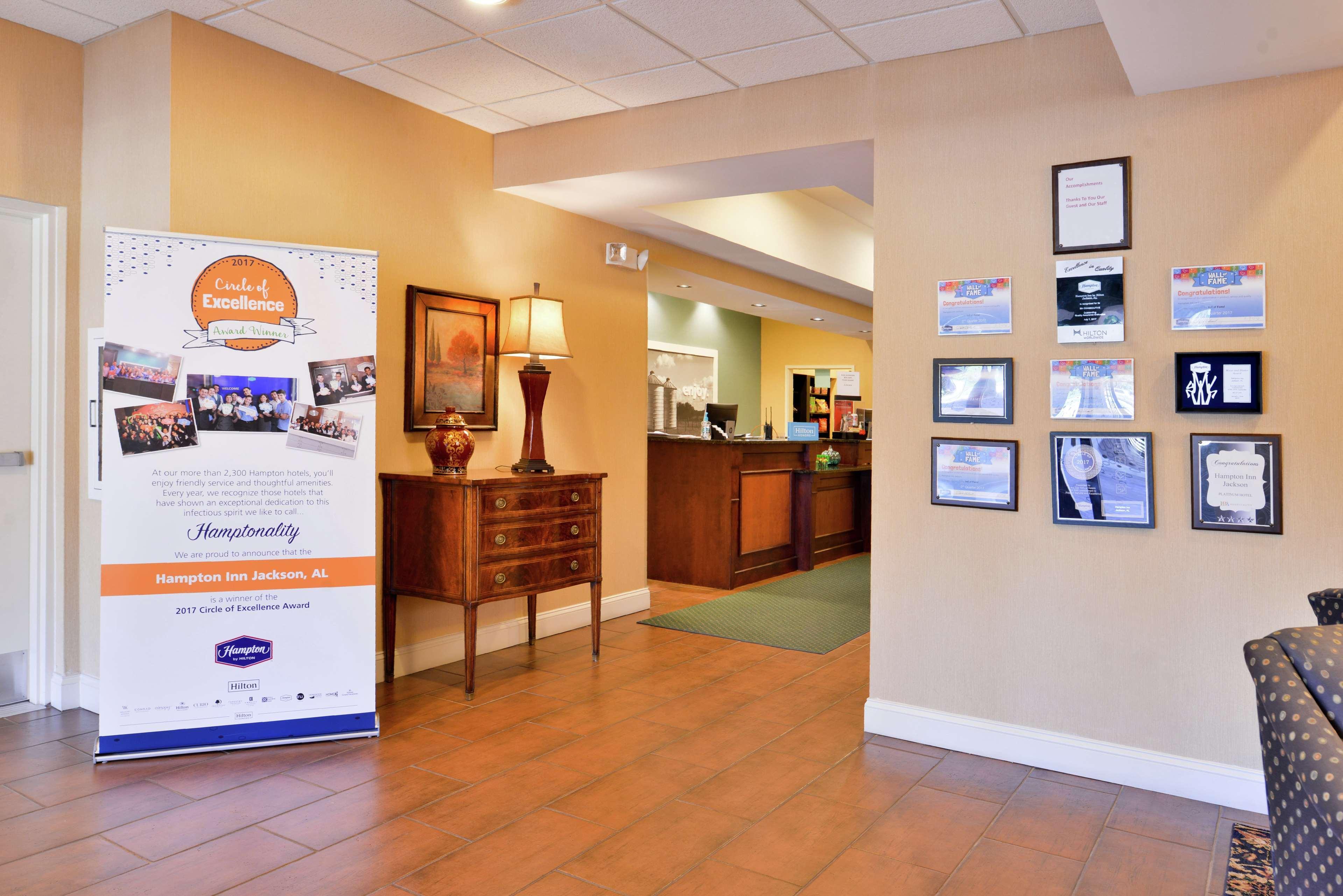 Hampton Inn Jackson-College Avenue Ngoại thất bức ảnh