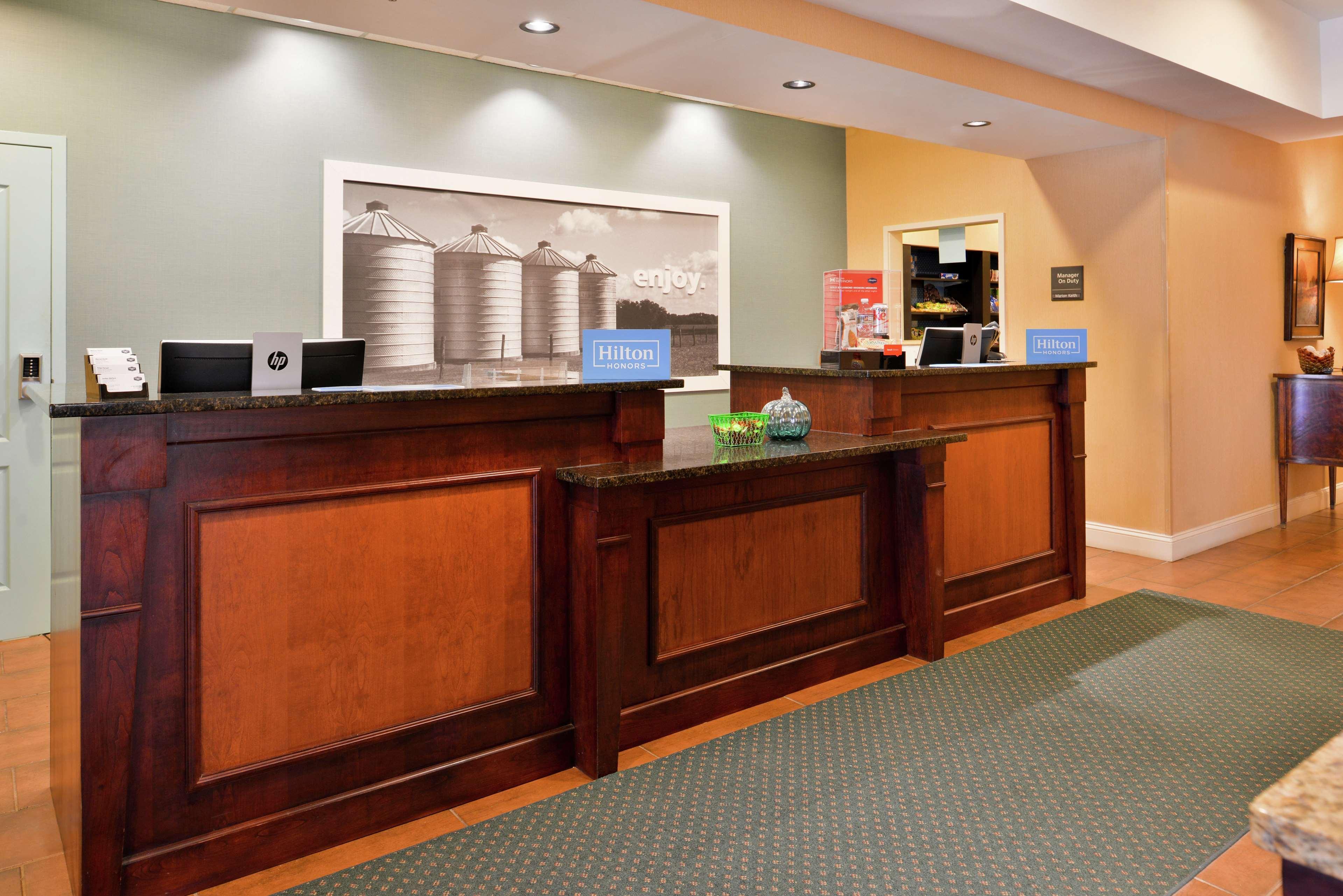 Hampton Inn Jackson-College Avenue Ngoại thất bức ảnh